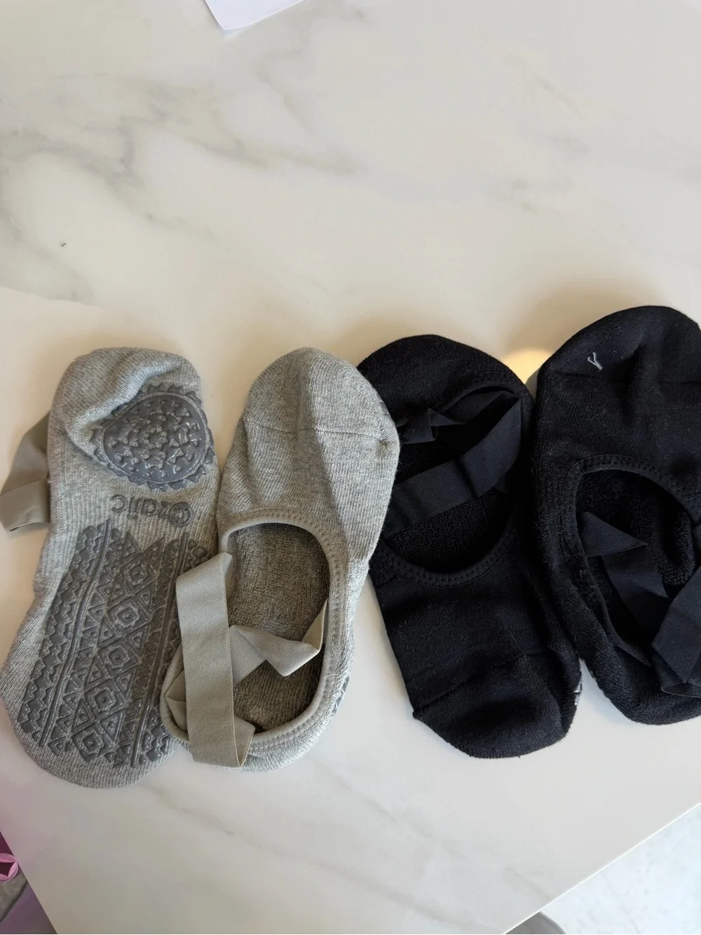 2 Pairs Women’s Ballet Pilates Yoga Grip Socks Gray & Black Criss Cross Non-Slip